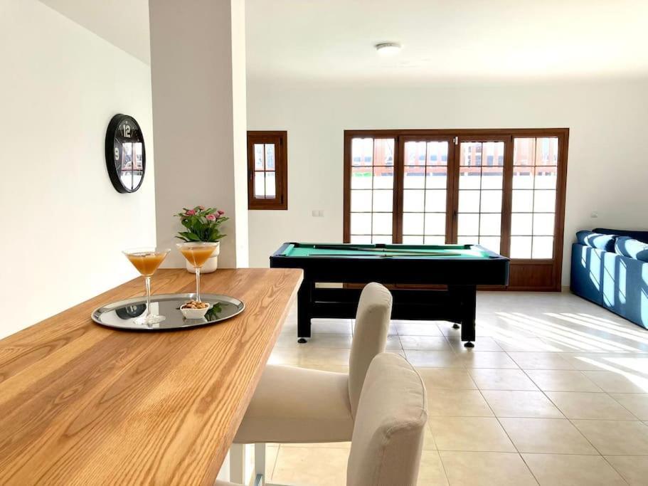 פלאיה בלנקה Luxury 4-Bedroom Villa With Heated Pool + Sea View מראה חיצוני תמונה