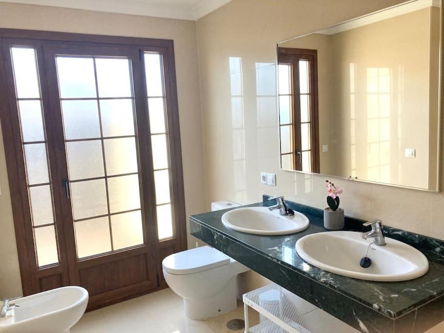 פלאיה בלנקה Luxury 4-Bedroom Villa With Heated Pool + Sea View מראה חיצוני תמונה